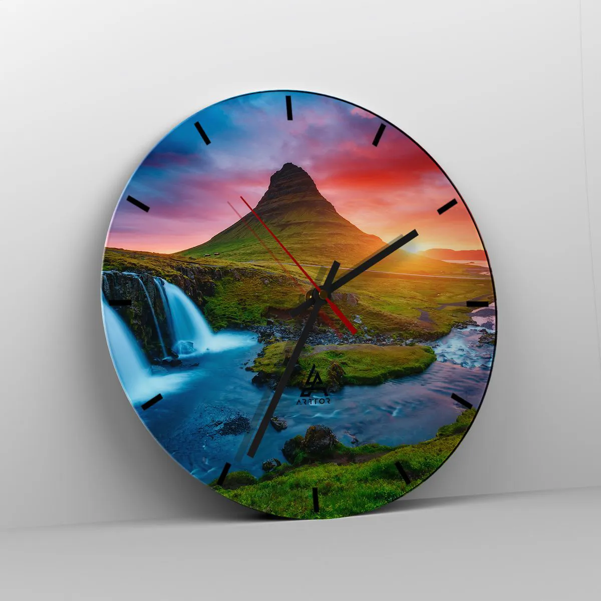 Ceas de perete - Ceas pe sticlă - Cascadă și munte în lumina soarelui care apune - 30x30cm - Islanda - foc și apă - Decorațiune modernă pentru perete pentru living, bucătărie și dormitor ARTTOR