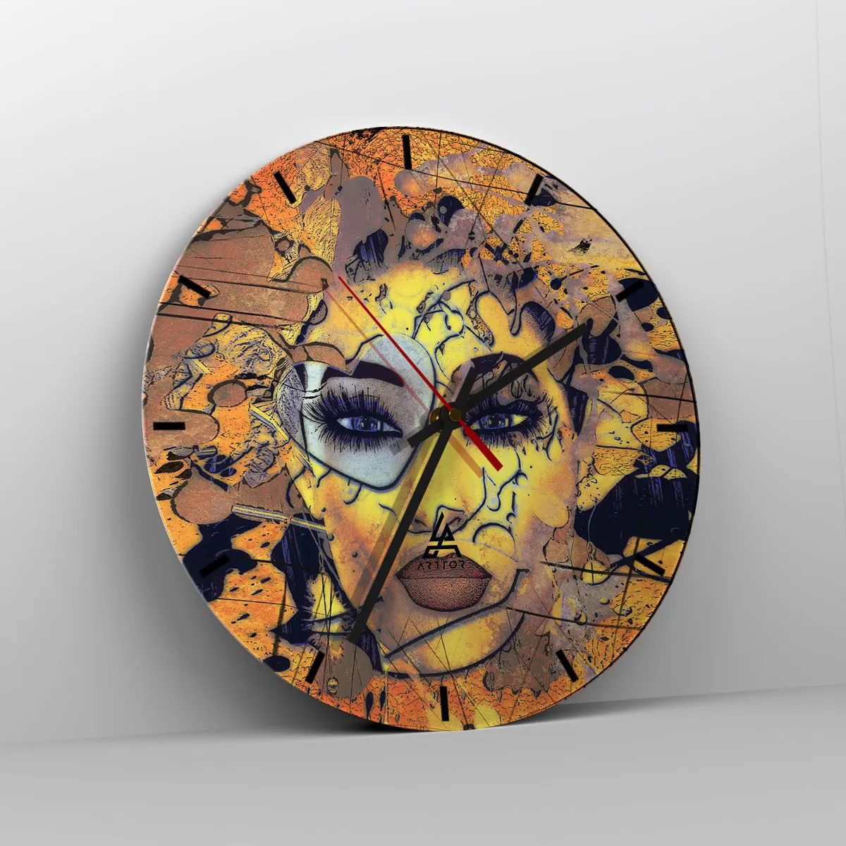 Vægur, Uret - Portræt af en abstrakt kvinde i guld- og sorte toner - 30x30cm - Solrig skønhed - Moderne vægdekoration til stue, køkken og soveværelse ARTTOR