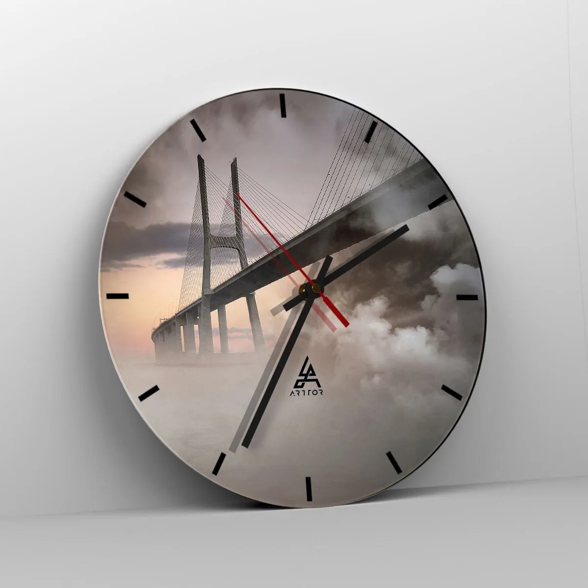 Vægur, Uret - En bro i morgentågen med et blødt lys i baggrunden - 30x30cm - På en flod, der ikke eksisterer - Moderne vægdekoration til stue, køkken og soveværelse ARTTOR