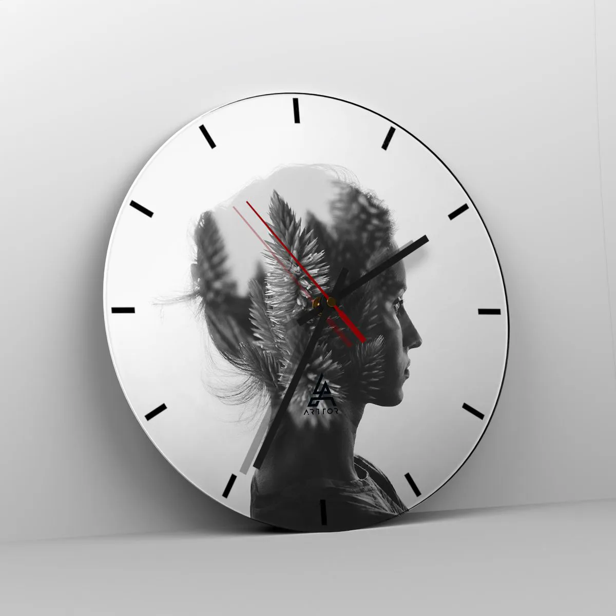 Ceas de perete - Ceas pe sticlă - Profil de femeie cu un motiv vegetal în fundal - 30x30cm - Doamna din pădurea de pini - Decorațiune modernă pentru perete pentru living, bucătărie și dormitor ARTTOR