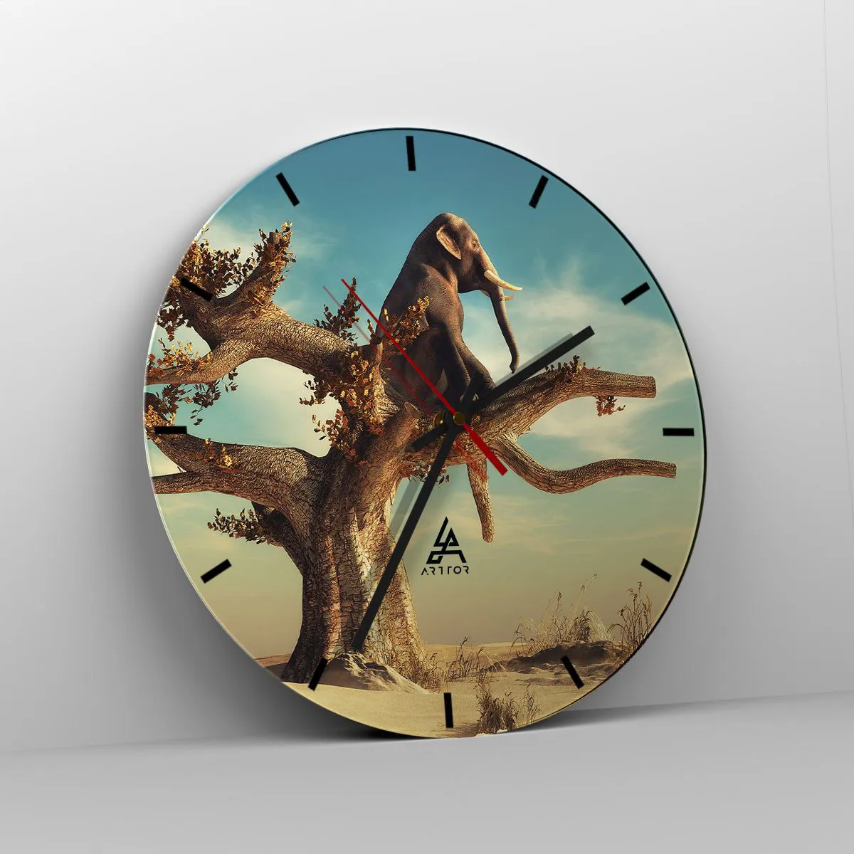 Vægur, Uret - En elefant sidder på et træ i et surrealistisk landskab - 30x30cm - Et nyt synspunkt - Moderne vægdekoration til stue, køkken og soveværelse ARTTOR