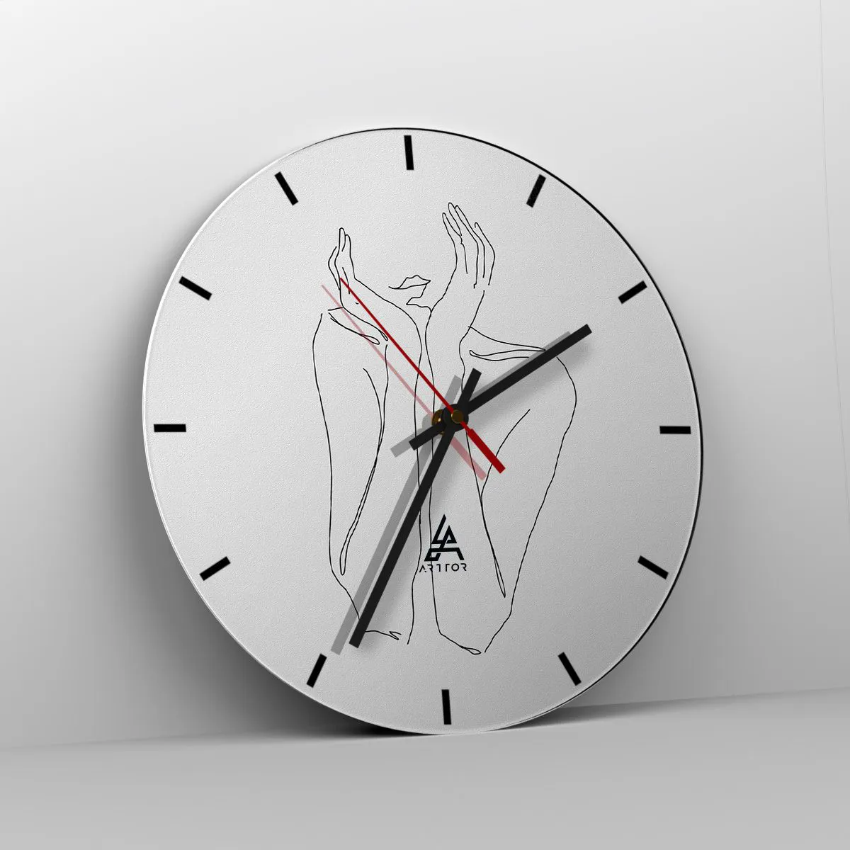 Ceas de perete - Ceas pe sticlă - Un desen minimalist al unei mâini și al unei guri pe fundal alb. - 30x30cm - La ce visează fetele - Decorațiune modernă pentru perete pentru living, bucătărie și dormitor ARTTOR
