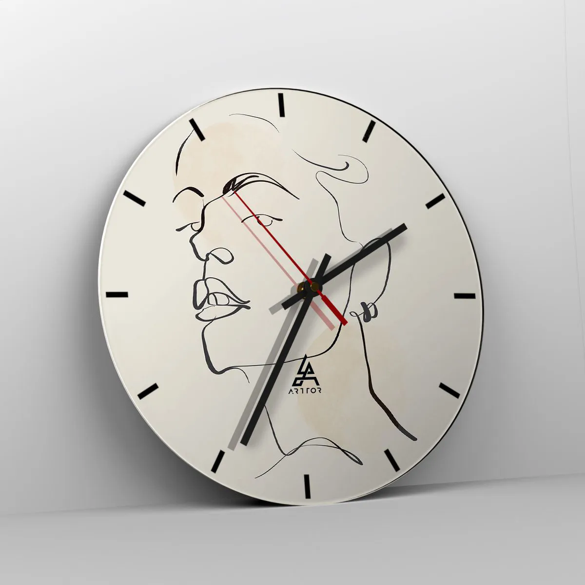 Väggklocka - Klocka på glas - En minimalistisk linje som skapar ett porträtt av en kvinna mot en ljus bakgrund - 30x30cm - Stolt blick - Modern väggdekoration för vardagsrum, kök och sovrum ARTTOR