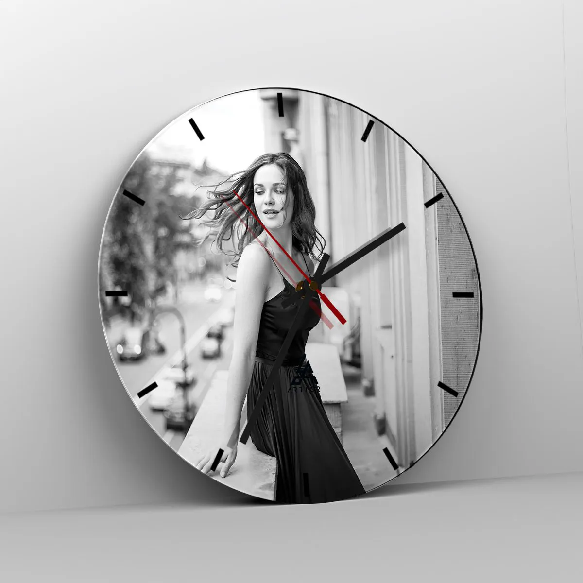 Reloj de pared - Reloj de vidrio - Brotes de protea con hojas de color verde azulado sobre un fondo blanco - 30x30cm - Ciertamente, parisina - Decoración de pared moderna para salón, cocina y dormitorio ARTTOR