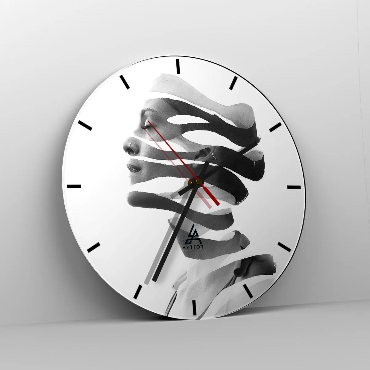 Ceas de perete - Ceas pe sticlă - Un portret suprarealist - 40x40 cm