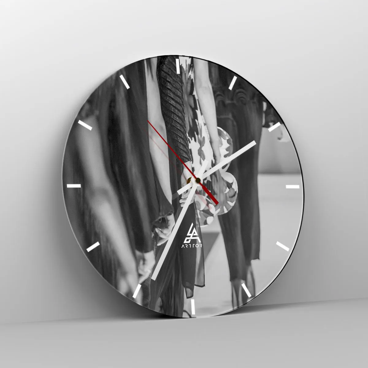 Reloj de pared - Reloj de vidrio - Un desfile con estilo - 40x40 cm