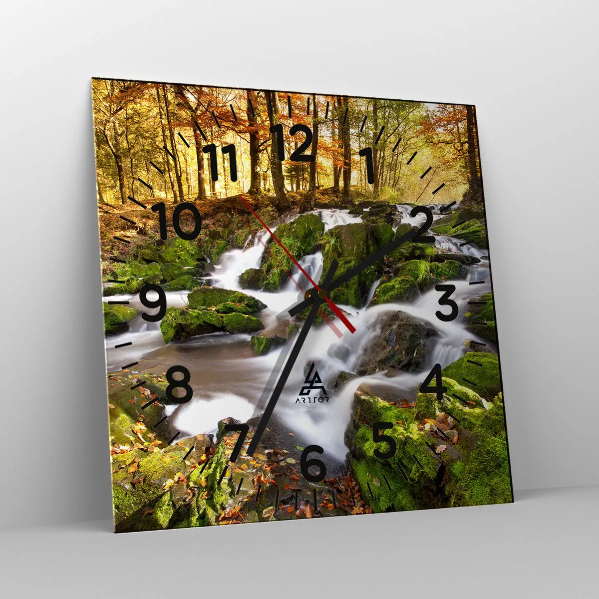 Väggklocka - Klocka på glas - Kvickt genom höstskogen - 30x30 cm