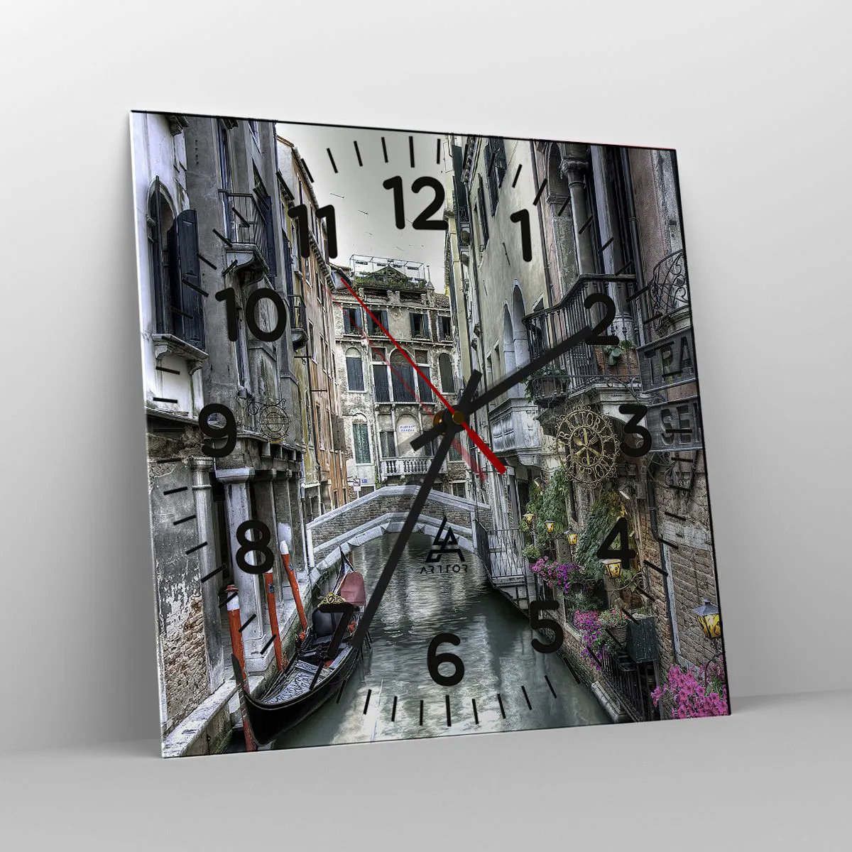 Zegar ścienny - Od wieków w cichej zadumie - 30x30 cm