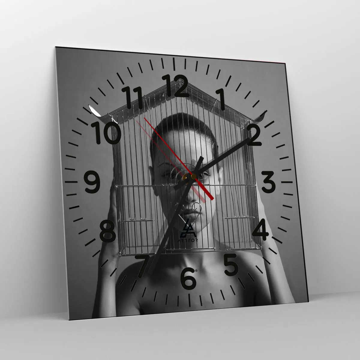 Wanduhr - Glasuhr - Ein leicht surreales Portrait - 30x30 cm