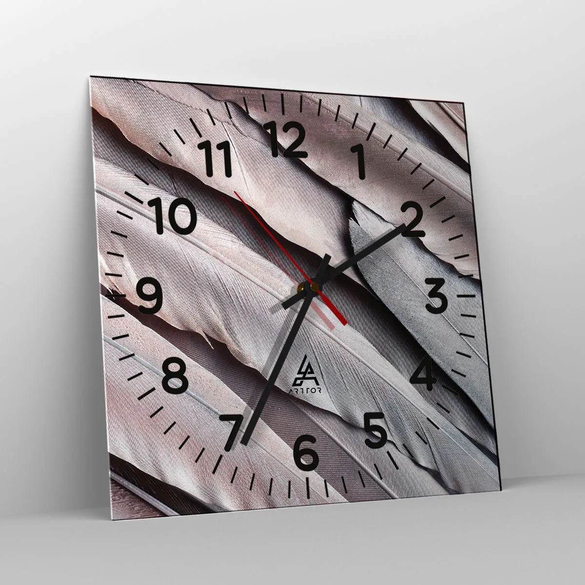 Zegar ścienny - W różowej srebrzystości - 30x30 cm