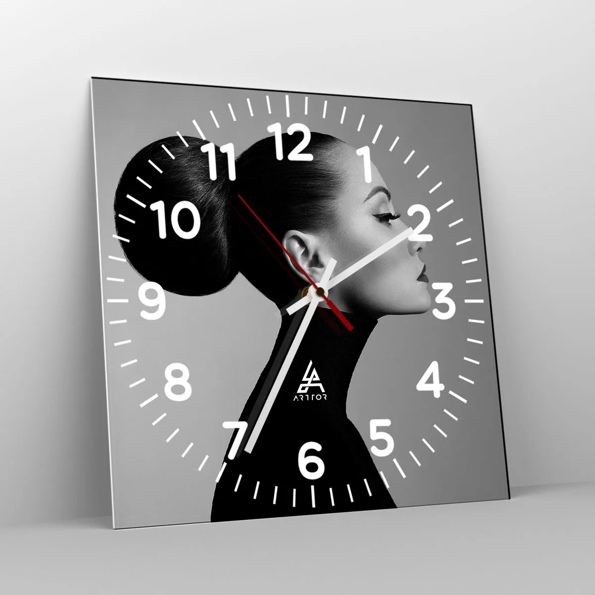 Falióra, Óra - Kortárs Nefretete - 40x40 cm