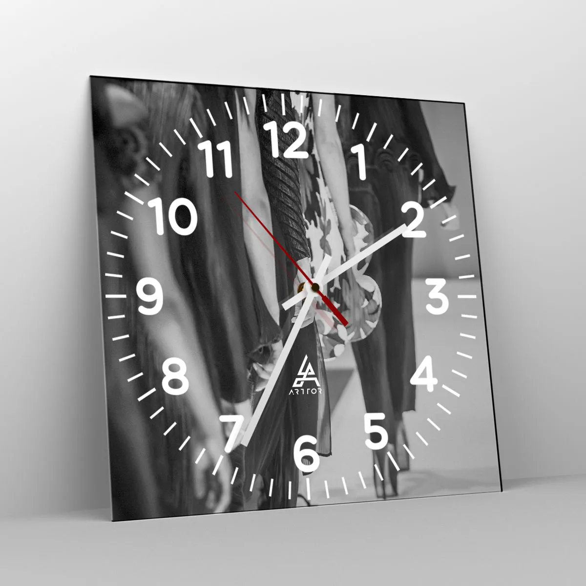 Reloj de pared - Reloj de vidrio - Un desfile con estilo - 40x40 cm