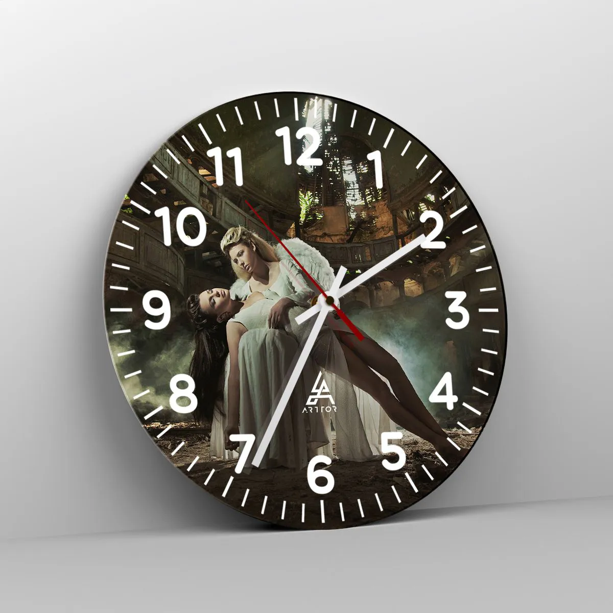Zegar ścienny - Duch starego teatru - 30x30 cm