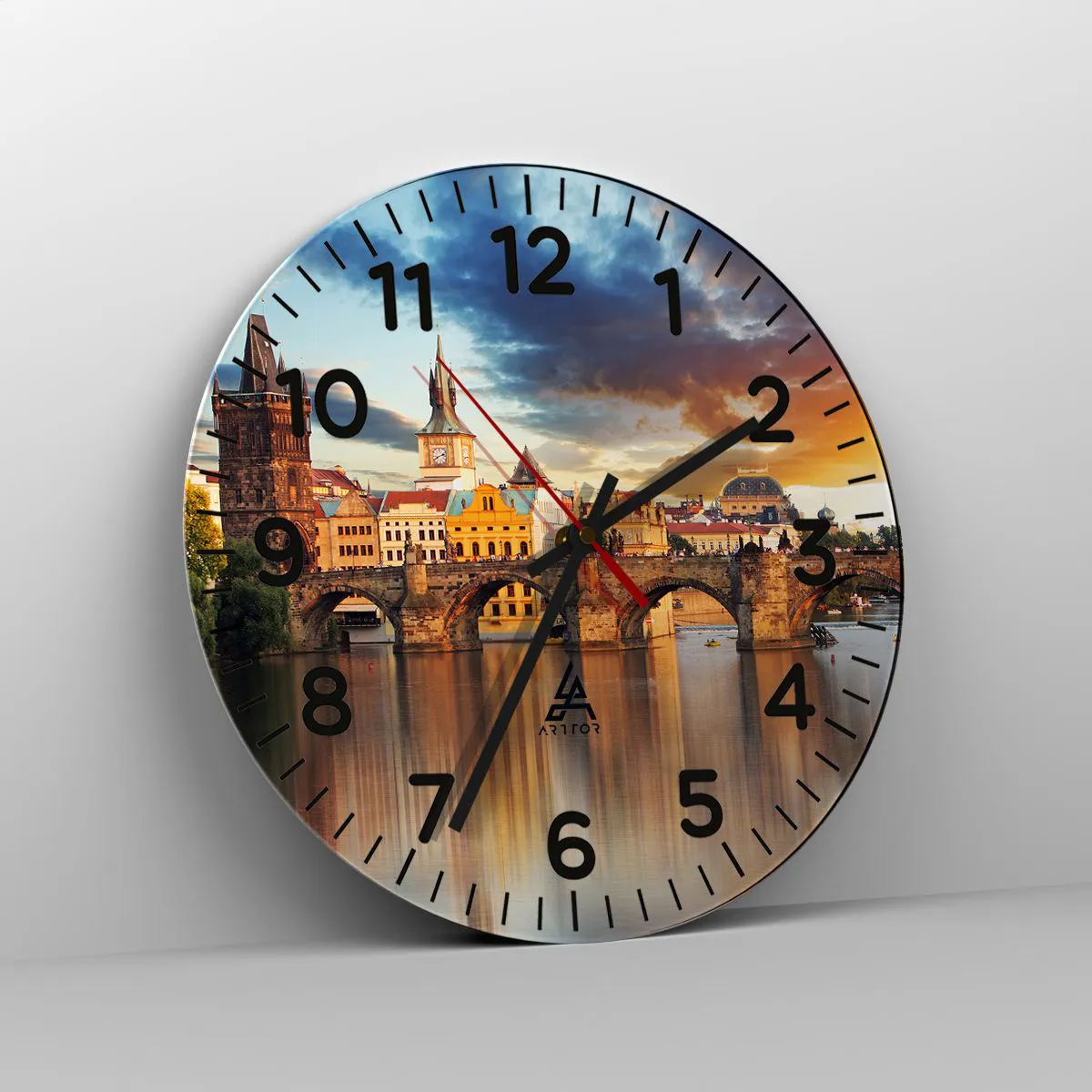 Nástěnné hodiny - Krásná od pradávna - 30x30 cm