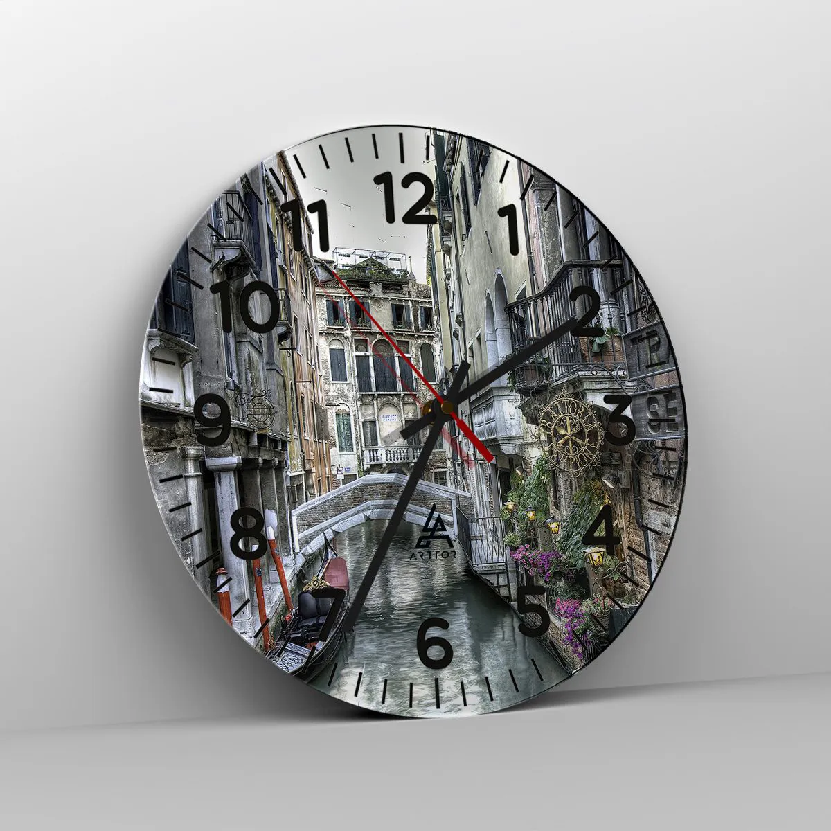 Zegar ścienny - Od wieków w cichej zadumie - 30x30 cm