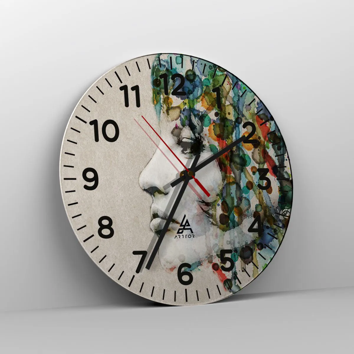 Vægur, Uret - Hun kom ud af den grå - 30x30 cm