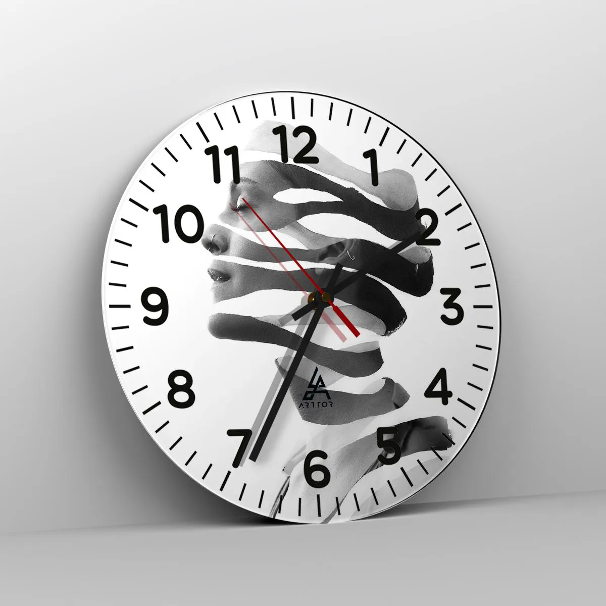 Relógio de parede - Relógio em vidro - Retrato surrealista - 30x30 cm