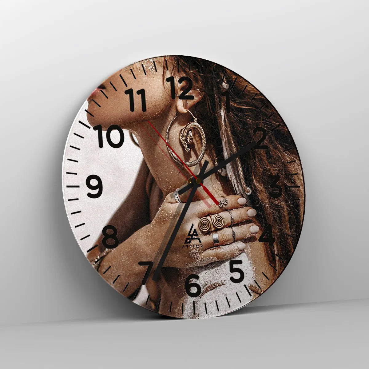 Wall clock - Clock on glass - Queen of a Wild Beach - 40x40 cm