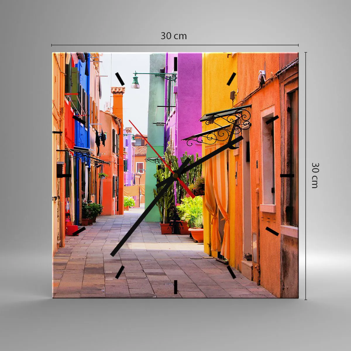 Reloj de pared - Reloj de vidrio - Una calle colorida con casas de vecindad en tonos claros - 30x30cm - El callejón arco iris - Decoración de pared moderna para salón y dormitorio ARTTOR