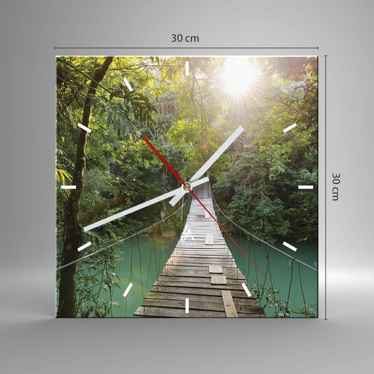 Wanduhr - Glasuhr - Eine Hängebrücke in einem tropischen Wald, beleuchtet vom Sonnenlicht. - 30x30cm - Über das azurblaue Wasser zum azurblauen Wald - Moderne Wanddekoration für Wohnzimmer und Schlafzimmer ARTTOR
