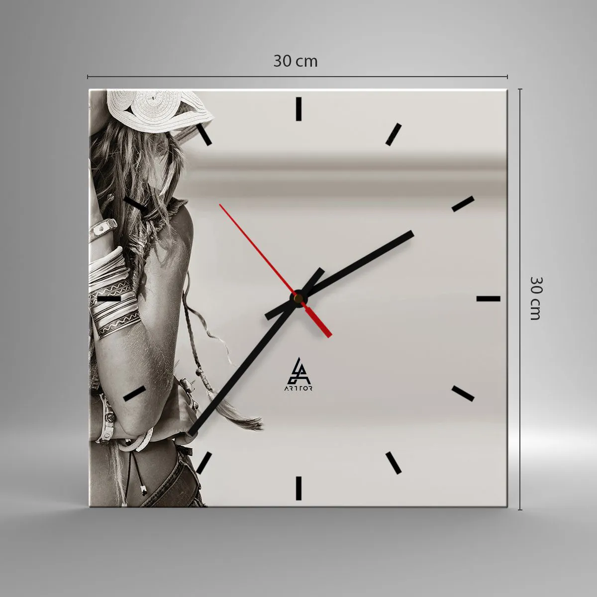 Wanduhr - Glasuhr - Porträt einer Boho-Frau mit Schmuck - 30x30cm - Wieso ein Mädchen - Moderne Wanddekoration für Wohnzimmer und Schlafzimmer ARTTOR