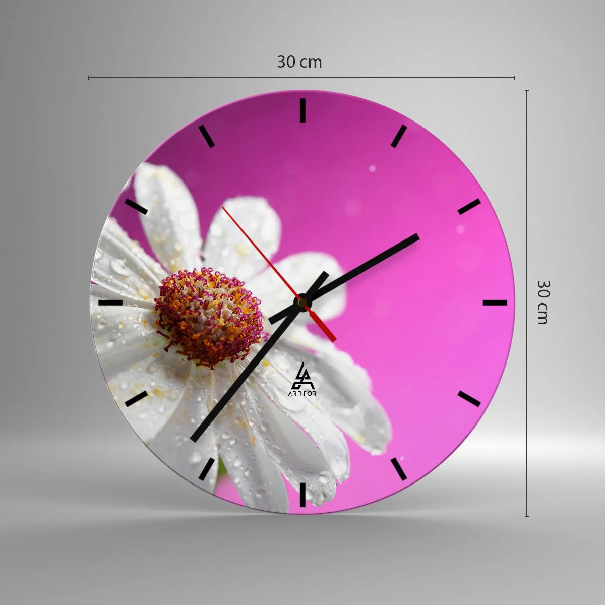 Ceas de perete - Ceas pe sticlă - O margaretă albă acoperită cu picături de apă pe un fundal roz - 30x30cm - Modestă în frumusețea ei - Decorațiune modernă pentru perete pentru living, bucătărie și dormitor ARTTOR
