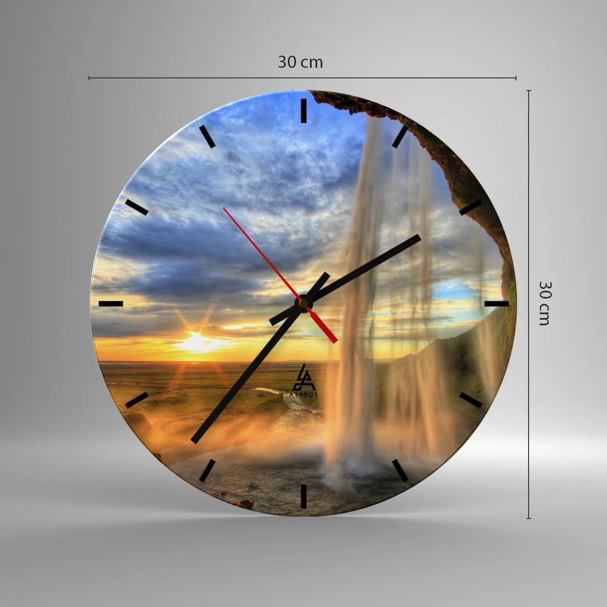 Väggklocka - Klocka på glas - Vattenfall med utsikt över solnedgången - 30x30cm - Världen bakom ridå av droppar - Modern väggdekoration för vardagsrum, kök och sovrum ARTTOR