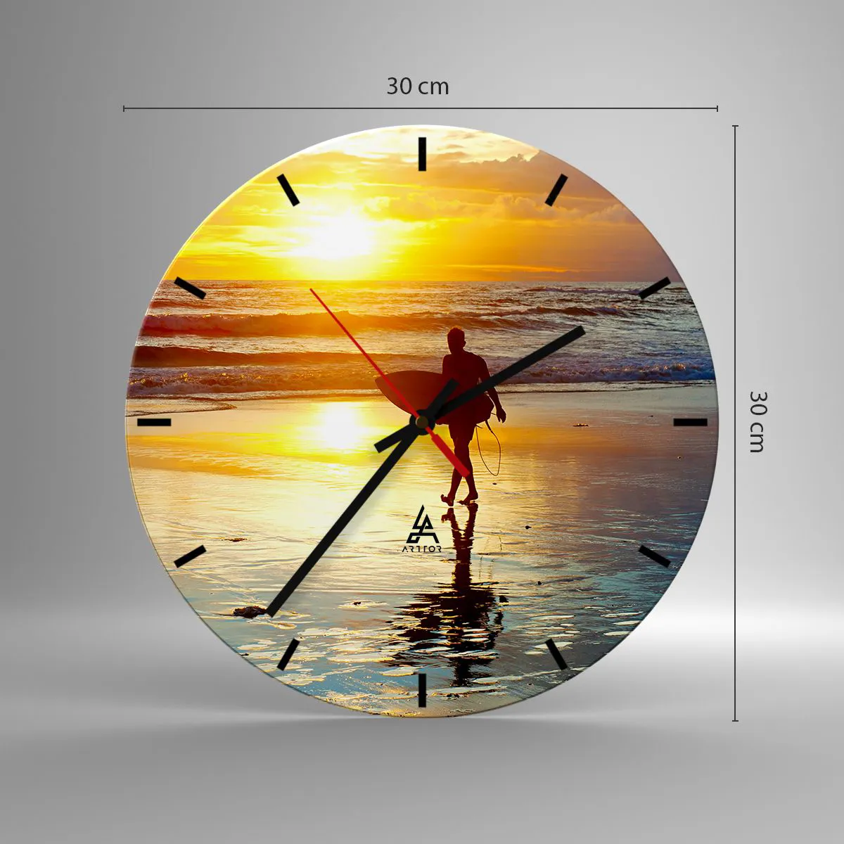 Ceas de perete - Ceas pe sticlă - Surfer la apus pe plajă - 30x30cm - Întoarcerea războinicului - Decorațiune modernă pentru perete pentru living, bucătărie și dormitor ARTTOR