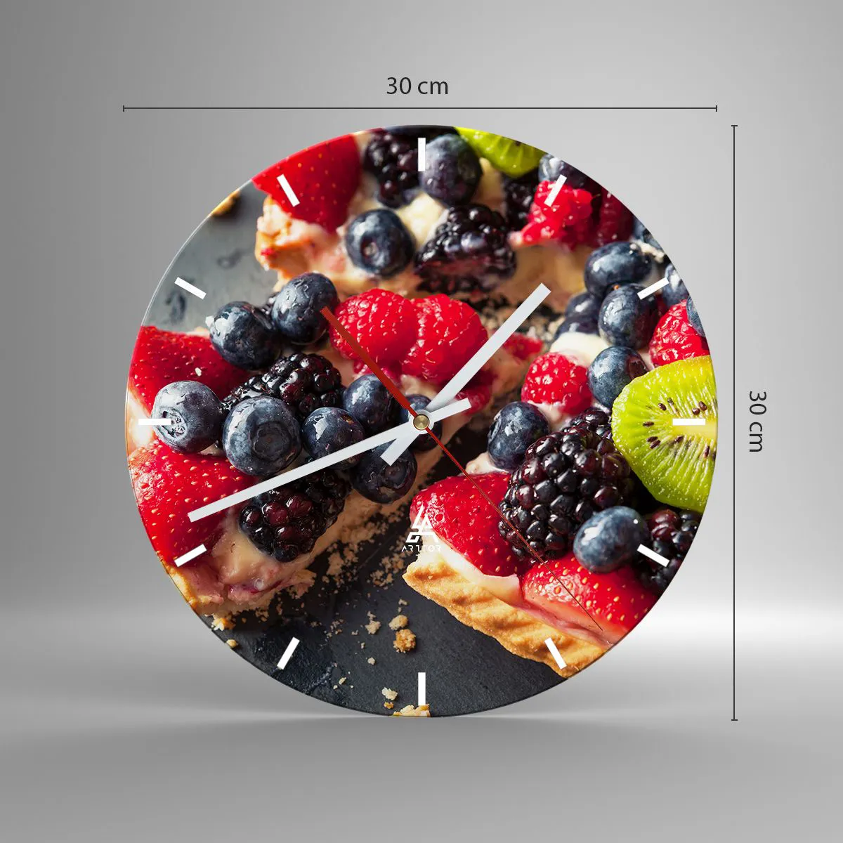 Relógio de parede - Relógio em vidro - Sobremesa de frutas com frutas vermelhas e kiwi em um fundo preto - 30x30cm - Dolce vita! - Decoração de parede moderna para a sala de estar, cozinha e quarto ARTTOR