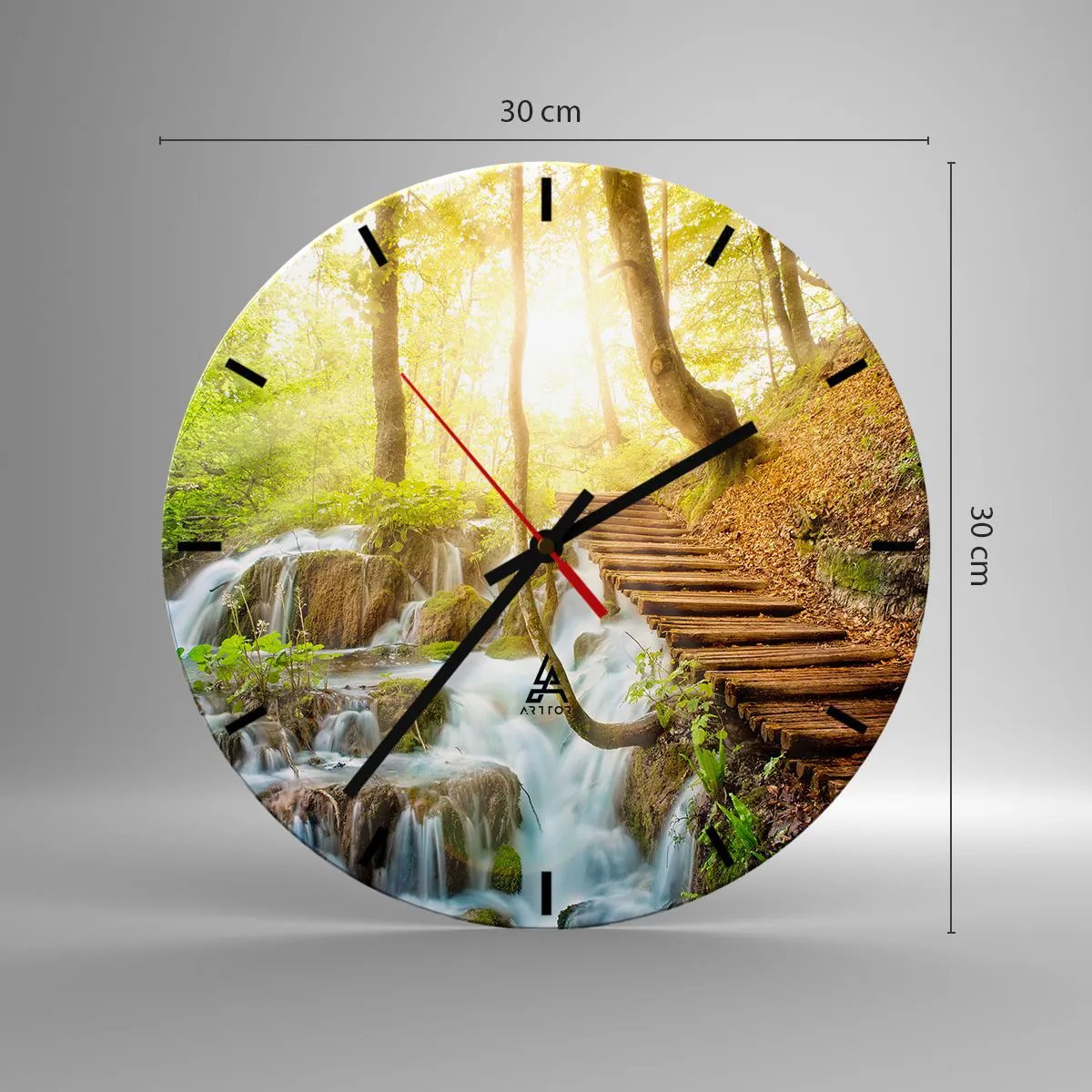 Wandklok - Klok - Een houten pad naast watervallen in een zonnig bos - 30x30cm - Een felbegeerde koelte - Moderne wanddecoratie voor woonkamer, keuken en slaapkamer ARTTOR