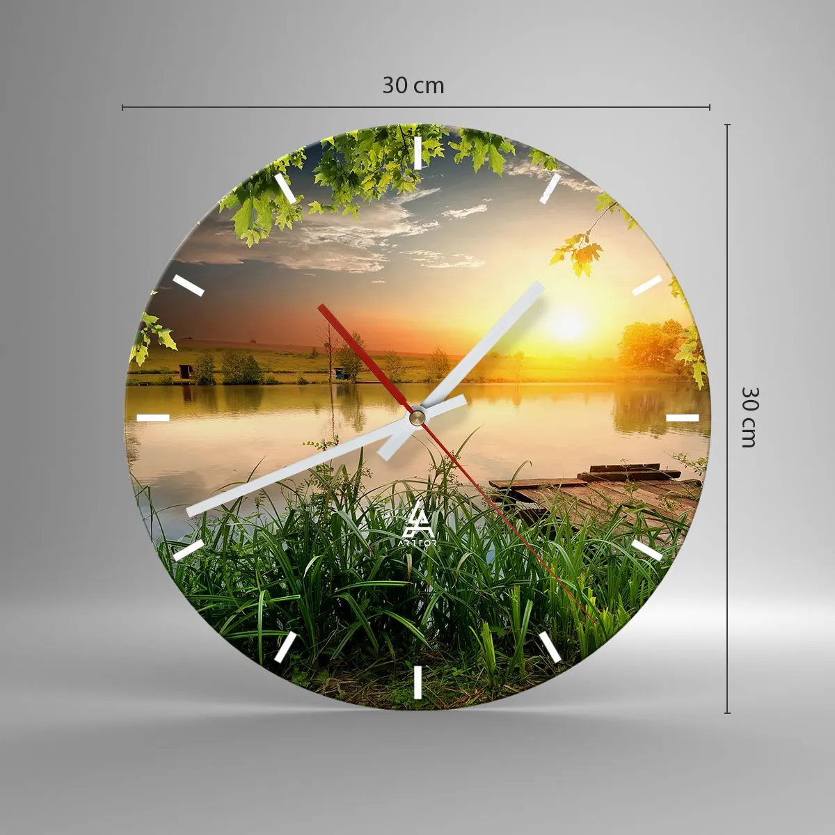 Nástěnné hodiny - Malebný výhled na jezero při západu slunce - 30x30cm - Krajina v zeleném rámu - Moderní nástěnná dekorace do obývacího pokoje, kuchyně a ložnice ARTTOR
