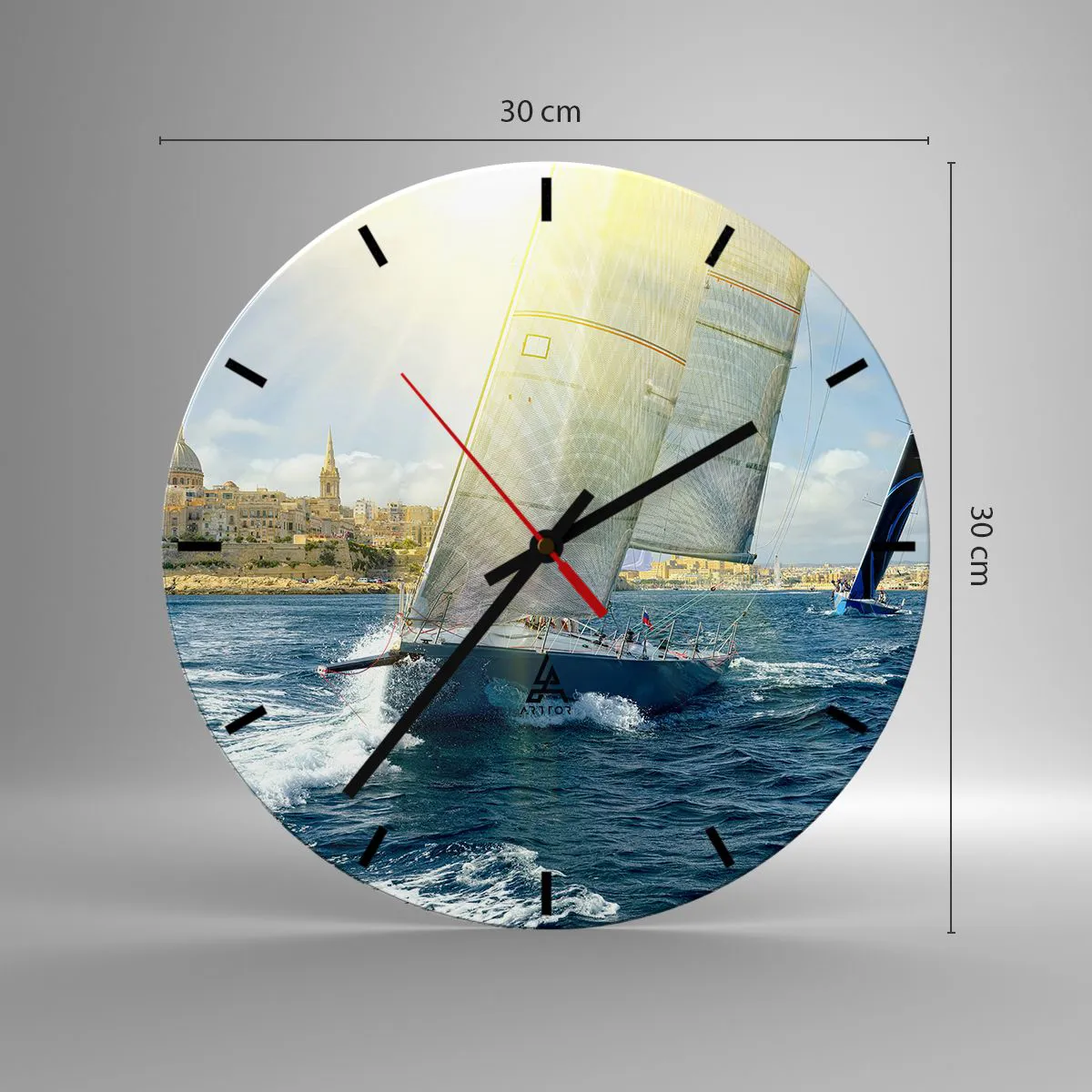 Relógio de parede - Relógio em vidro - Veleiros com o cenário de uma cidade litorânea ao sol - 30x30cm - É hora de deixar a cidade - Decoração de parede moderna para a sala de estar, cozinha e quarto ARTTOR