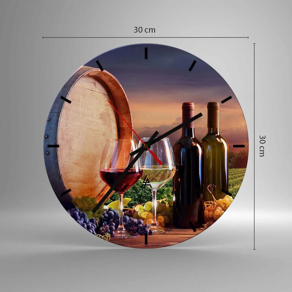 Nástěnné hodiny - Víno, sklenice a sud na pozadí zapadajícího slunce - 30x30cm - Tady má život chuť - Moderní nástěnná dekorace do obývacího pokoje, kuchyně a ložnice ARTTOR