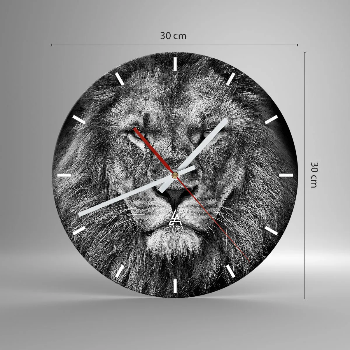 Relógio de parede - Relógio em vidro - Retrato em preto e branco de um leão majestoso - 30x30cm - Em trajes de coroação - Decoração de parede moderna para a sala de estar, cozinha e quarto ARTTOR