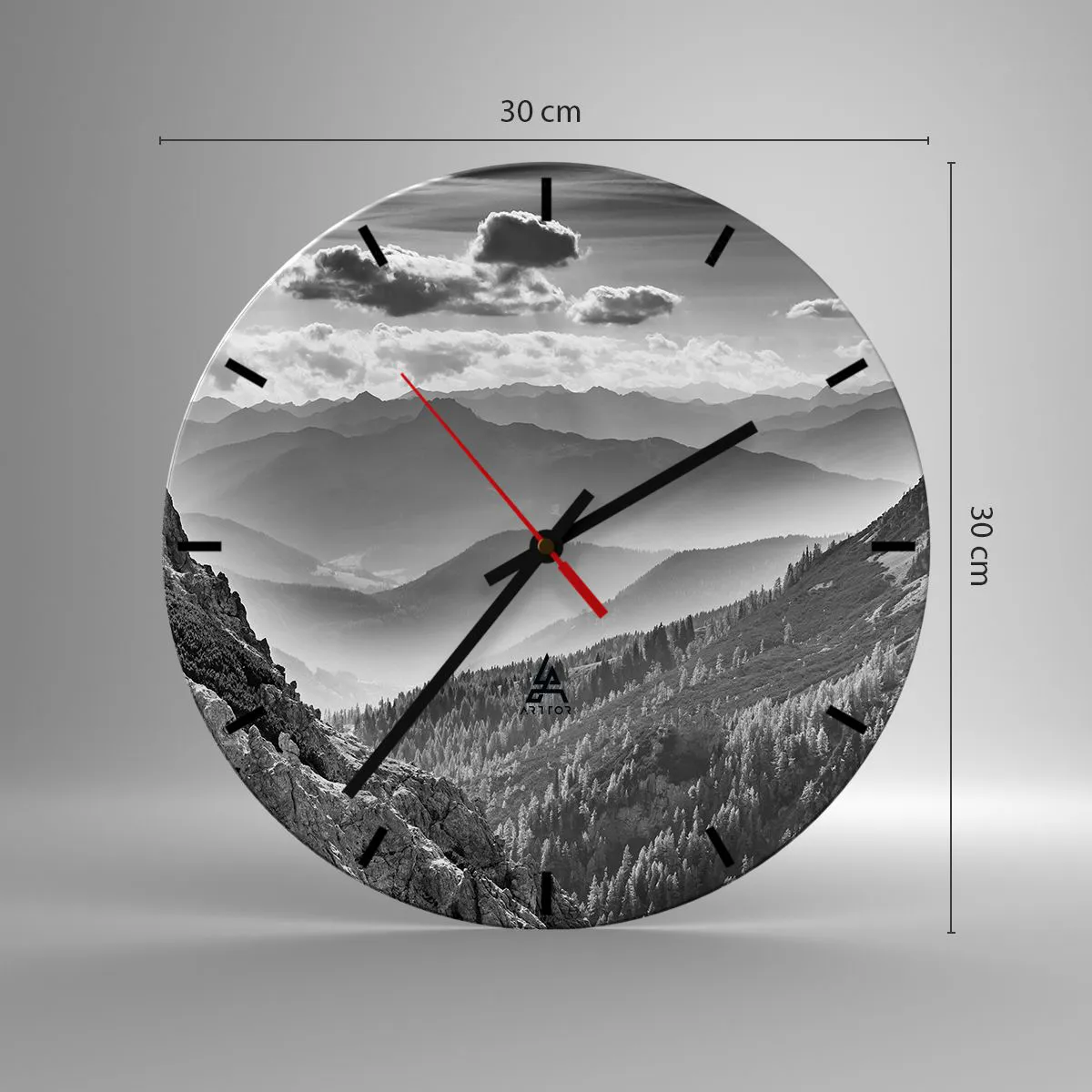 Nástenné hodiny - Čiernobiela horská krajina s vrstvami hmly a oblakov - 30x30cm - Až k horizontu - Moderná nástenná dekorácia do obývacej izby, kuchyne a spálne ARTTOR