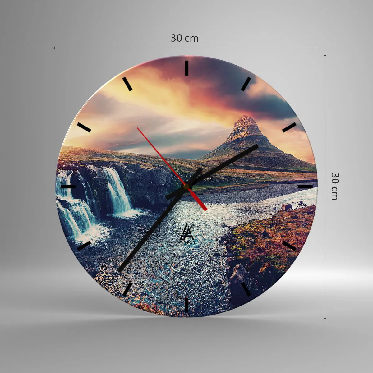 Nástenné hodiny - Horská krajina s vodopádom pri západe slnka - 30x30cm - V majestáte prírody - Moderná nástenná dekorácia do obývacej izby, kuchyne a spálne ARTTOR