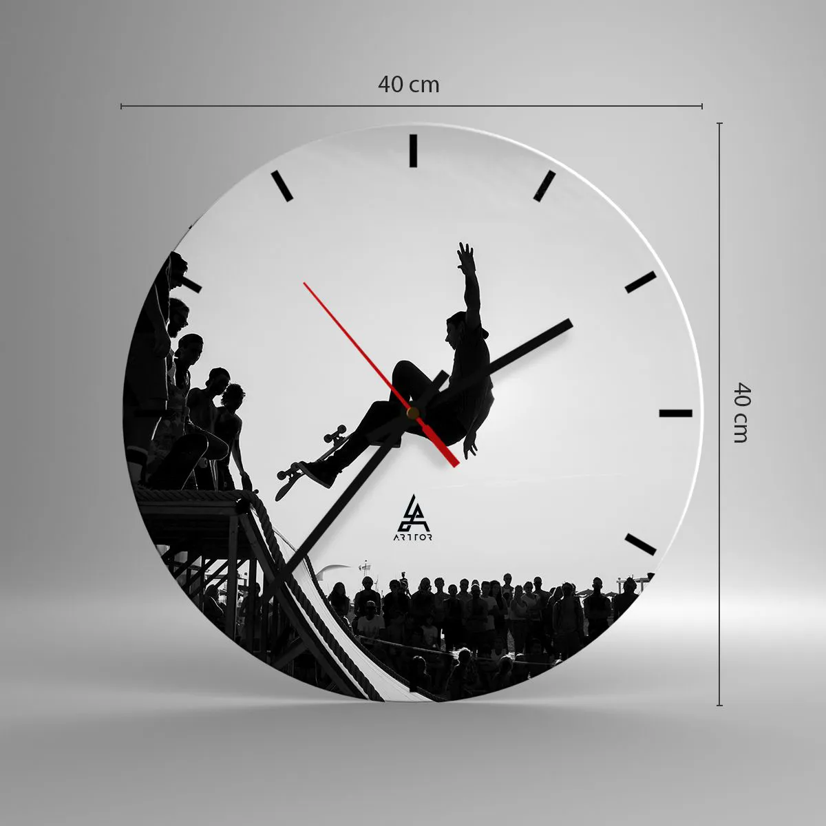 Nástenné hodiny - Hrdinovia a diváci - 40x40 cm