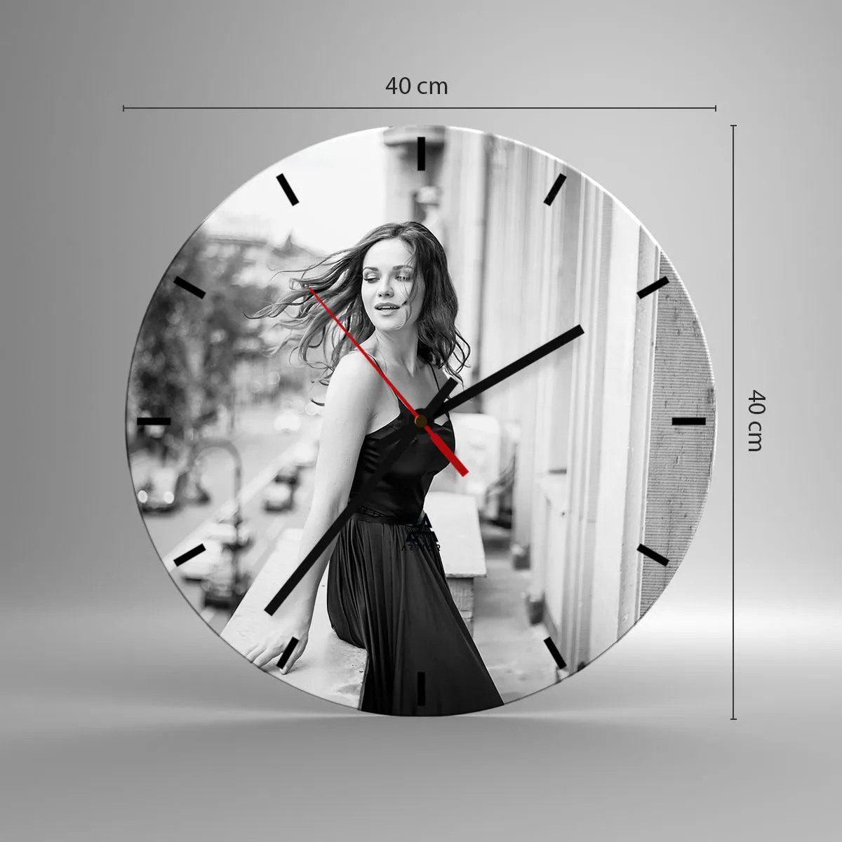 Nástenné hodiny - Určite Parížanka - 40x40 cm