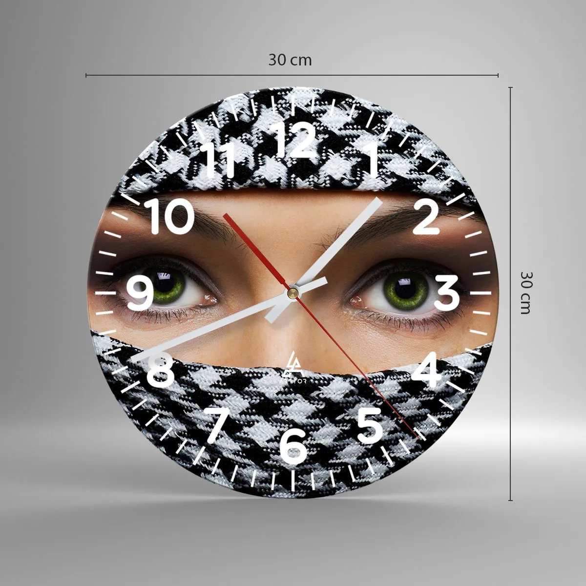 Falióra, Óra - Egy fátyolos zöld szemű szépség portréja - 30x30 cm