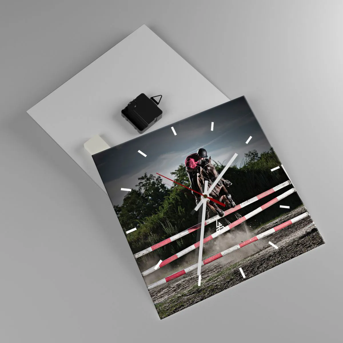 Zegar ścienny - Jeździec na koniu przeskakujący przez przeszkodę na torze wyścigowym - 30x30cm - Razem po zwycięstwo - Nowoczesna dekoracja ścienna do salonu i sypialni ARTTOR
