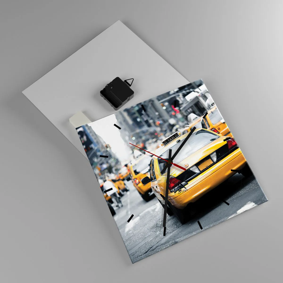Zegar ścienny - Żółte taksówki na ruchliwej ulicy miejskiej w centrum metropolii - 30x30cm - Tylko w tym mieście - Nowoczesna dekoracja ścienna do salonu i sypialni ARTTOR