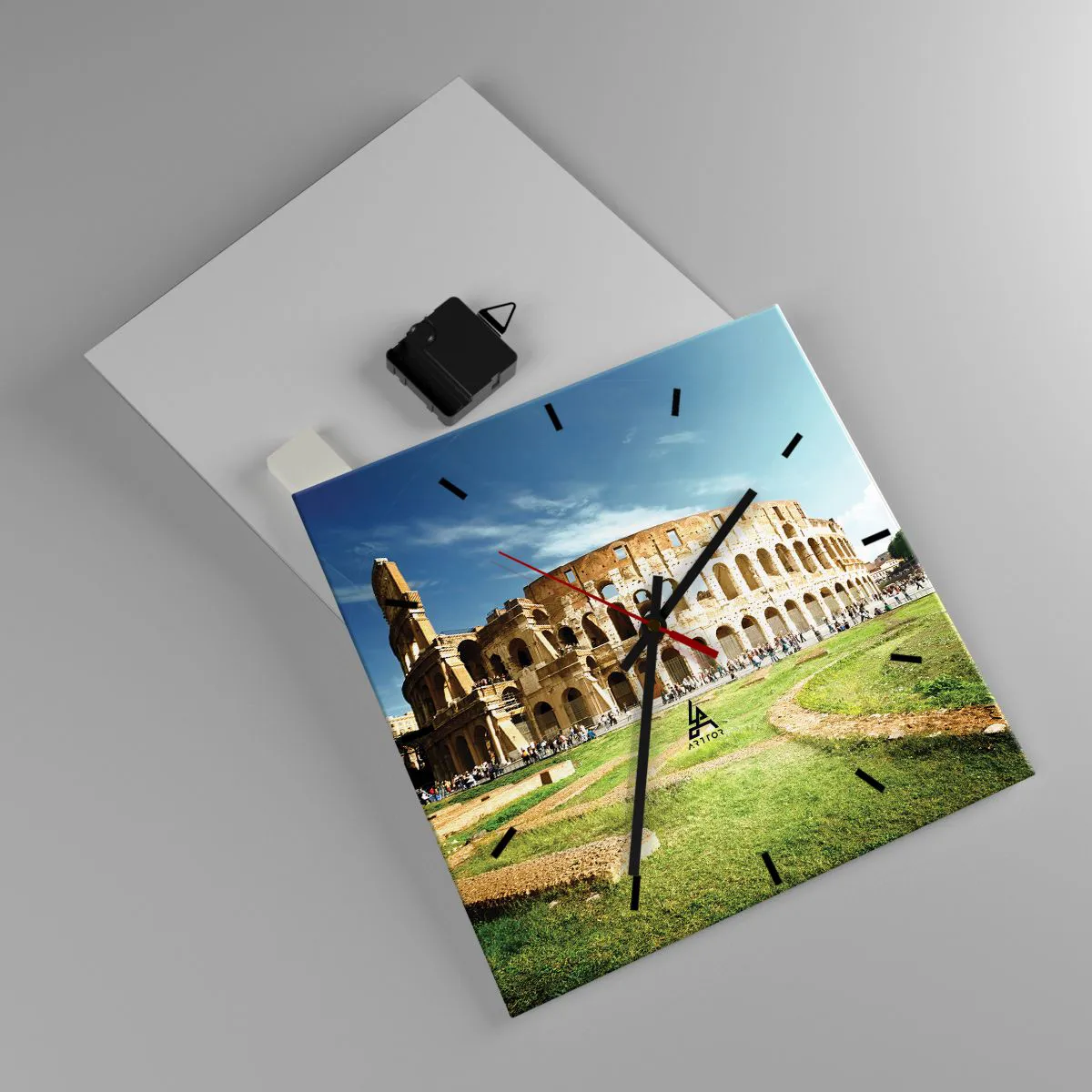 Zegar ścienny - Koloseum w Rzymie w otoczeniu zieleni i błękitnego nieba - 30x30cm - Jeszcze słychać szczęk broni - Nowoczesna dekoracja ścienna do salonu i sypialni ARTTOR