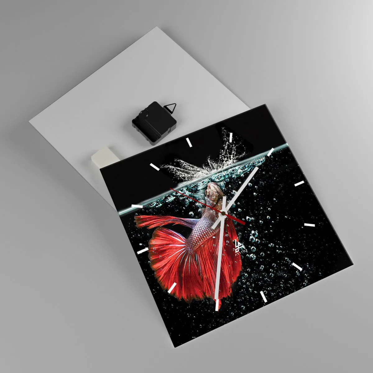 Wanduhr - Glasuhr - Ein prächtiger Kampffisch im Wasser vor dunklem Hintergrund - 30x30cm - Du hast drei Wünsche - Moderne Wanddekoration für Wohnzimmer und Schlafzimmer ARTTOR