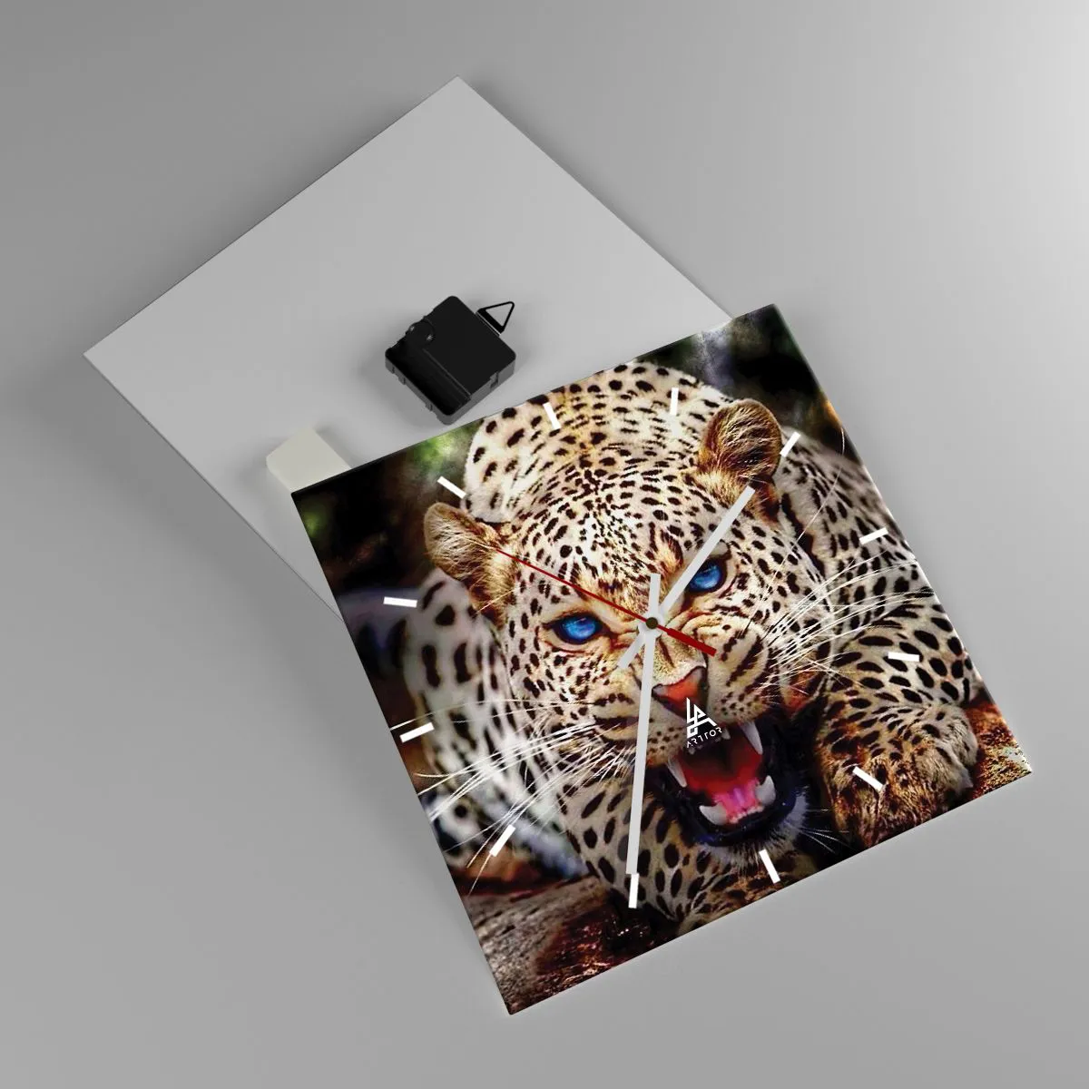 Reloj de pared - Reloj de vidrio - Un leopardo amenazante con intensos ojos azules. - 30x30cm - La ira no daña la belleza - Decoración de pared moderna para salón y dormitorio ARTTOR