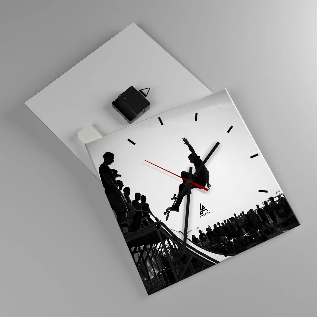 Reloj de pared - Reloj de vidrio - Escena de skate en blanco y negro en una rampa - 30x30cm - Héroes y espectadores - Decoración de pared moderna para salón y dormitorio ARTTOR