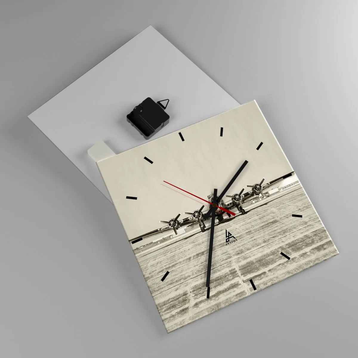 Wanduhr - Glasuhr - Historisches Flugzeug auf dem Flughafen in Sepia - 30x30cm - Wie immer bereit - Moderne Wanddekoration für Wohnzimmer und Schlafzimmer ARTTOR