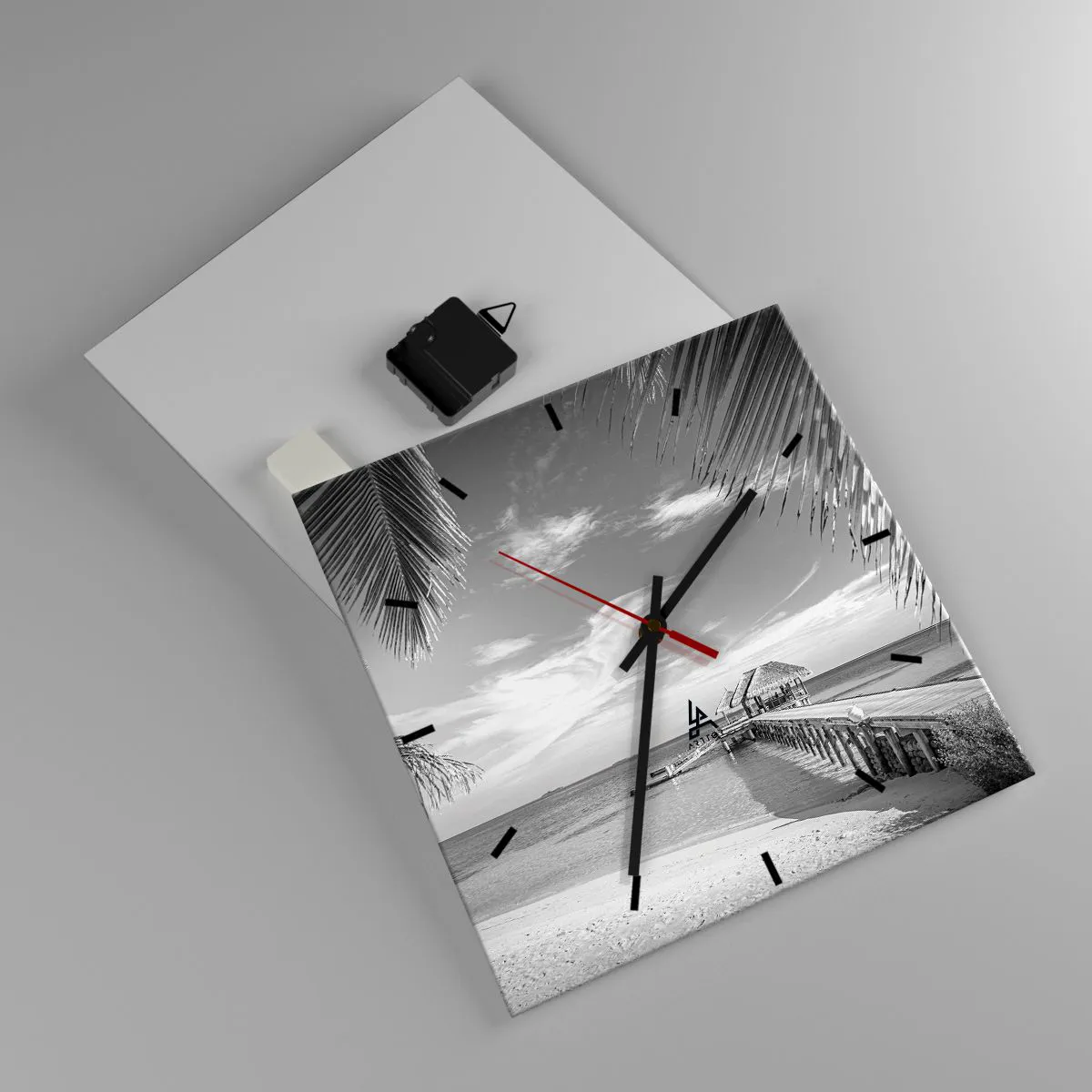Reloj de pared - Reloj de vidrio - Playa blanca y negra con muelle y palmeras en una costa tropical - 30x30cm - ¿Un recuerdo o un sueño? - Decoración de pared moderna para salón y dormitorio ARTTOR