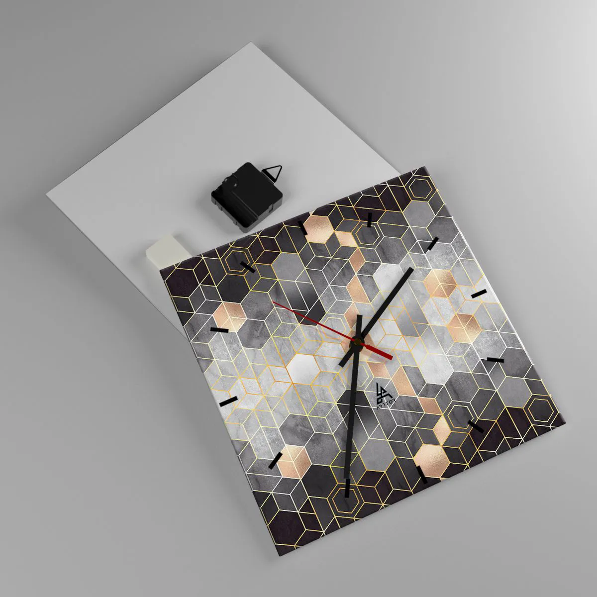 Reloj de pared - Reloj de vidrio - Patrón geométrico en tonos dorados - 30x30cm - Composición de diamantes - Decoración de pared moderna para salón y dormitorio ARTTOR