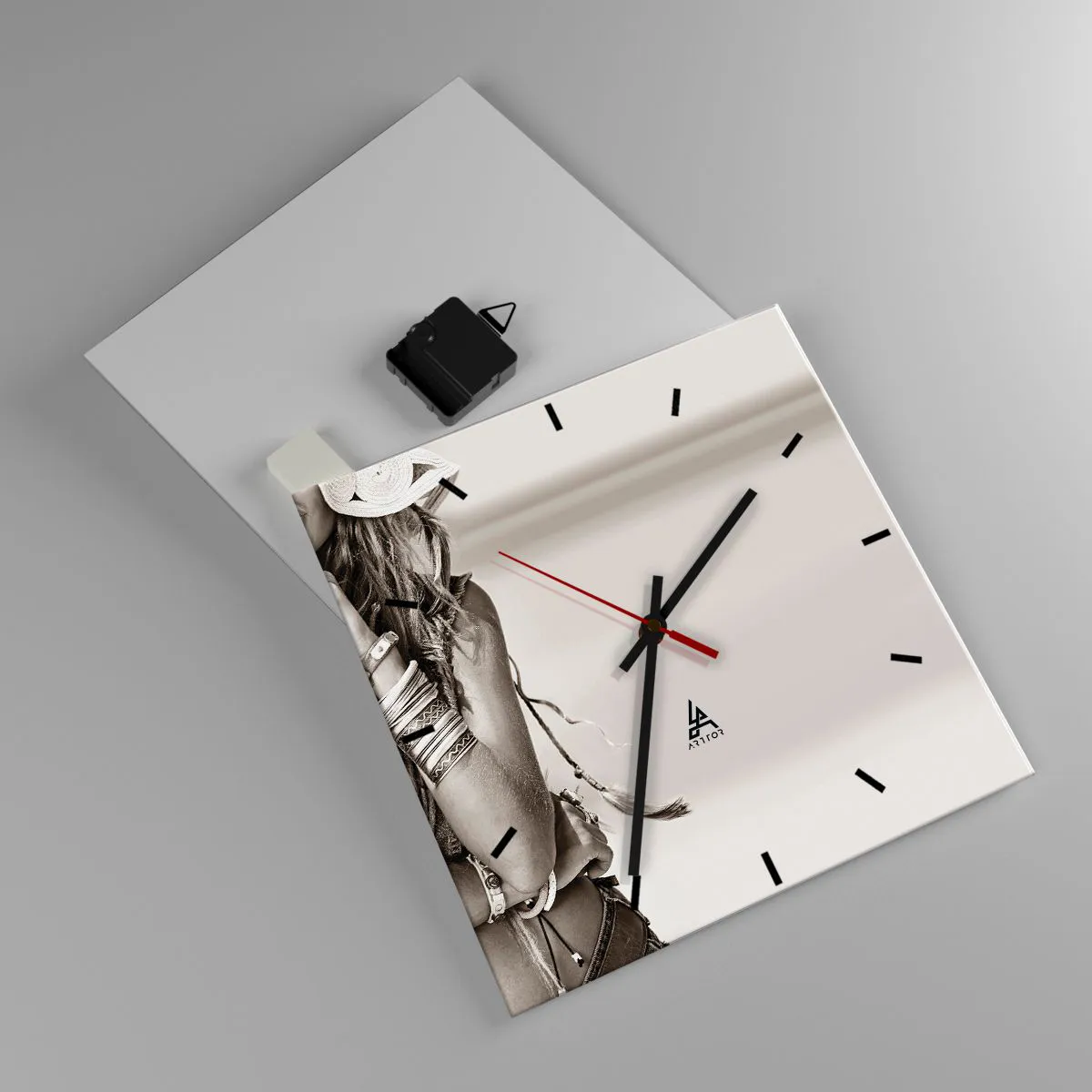 Wanduhr - Glasuhr - Porträt einer Boho-Frau mit Schmuck - 30x30cm - Wieso ein Mädchen - Moderne Wanddekoration für Wohnzimmer und Schlafzimmer ARTTOR