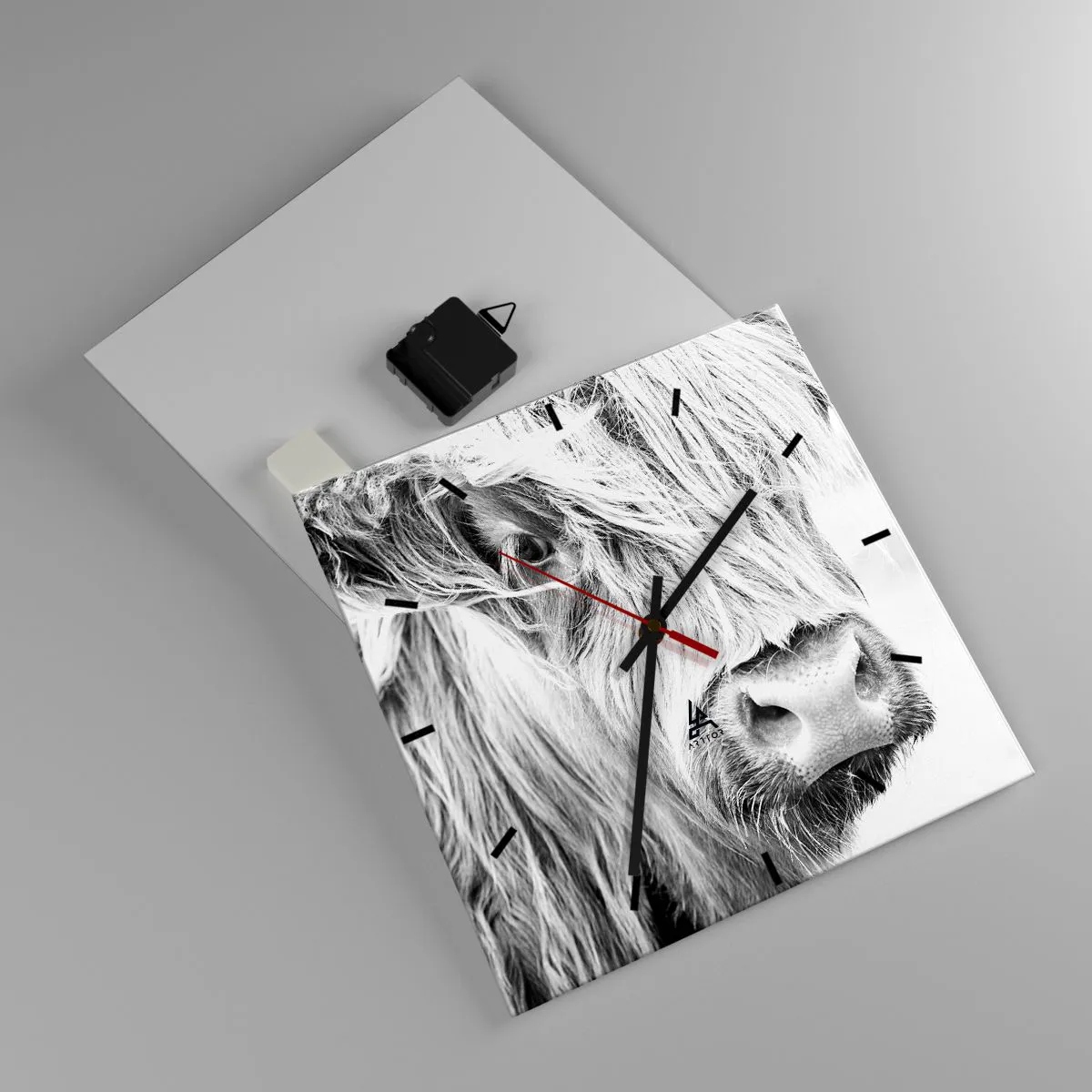 Zegar ścienny - Portret szkockiej krowy w czerni i bieli - 30x30cm - Szkocka dzikość - Nowoczesna dekoracja ścienna do salonu i sypialni ARTTOR